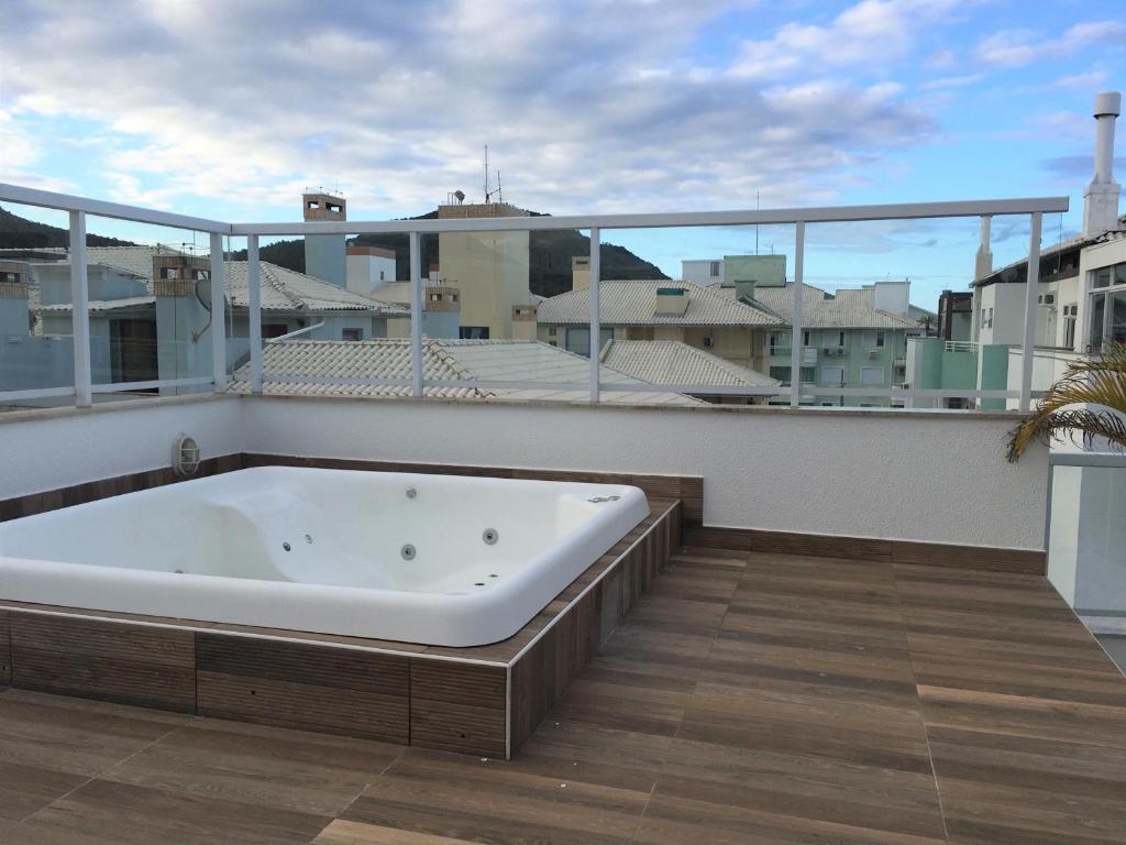  Cobertura completa com mesa de Sinuca e Jacuzzi
