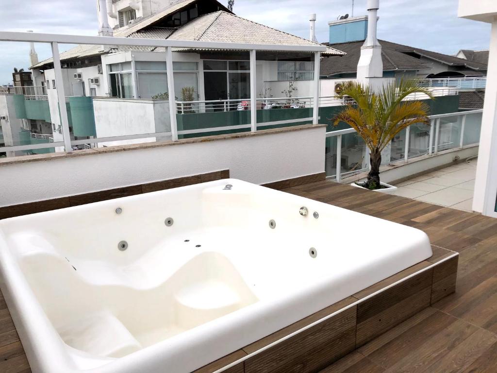  Cobertura completa com mesa de Sinuca e Jacuzzi