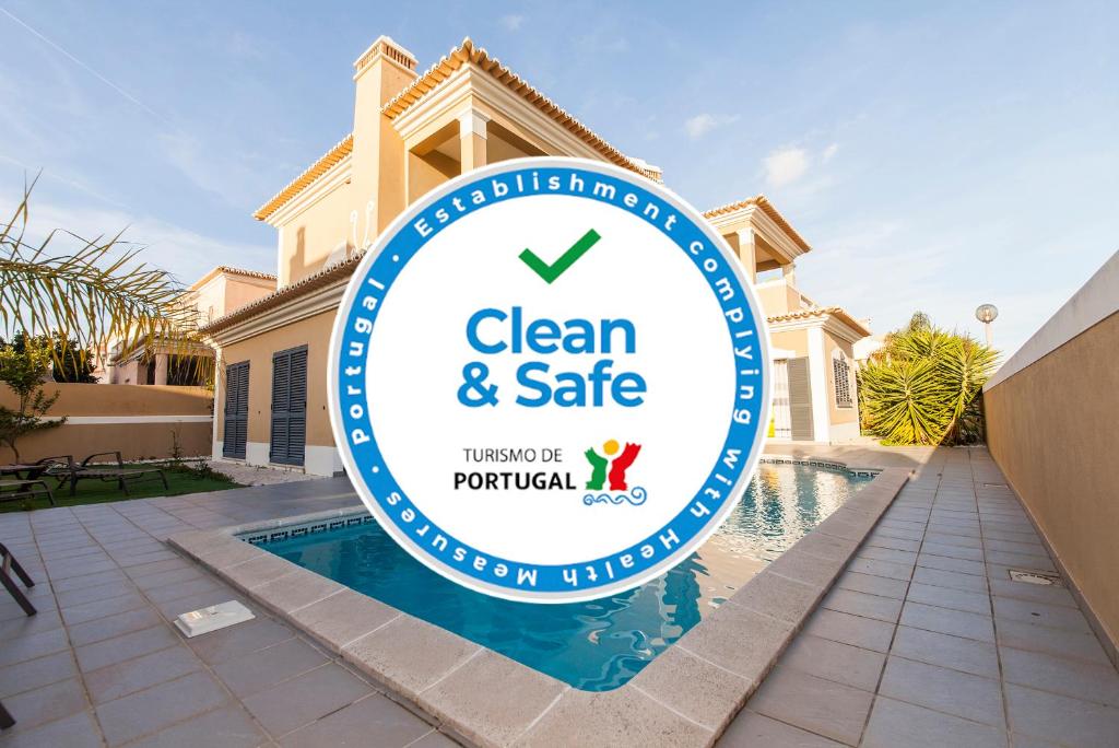 Um certificado, prêmio, placa ou outro documento exibido em D09 - Porto de Mós Luxury Villa