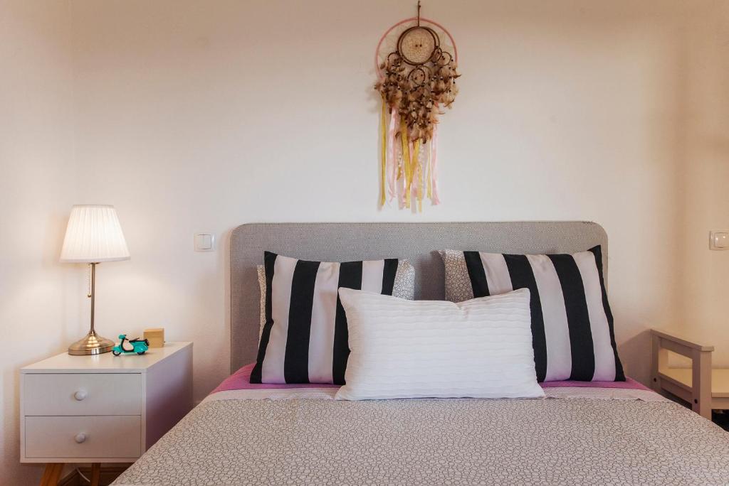 Cama ou camas em um quarto em D09 - Porto de Mós Luxury Villa
