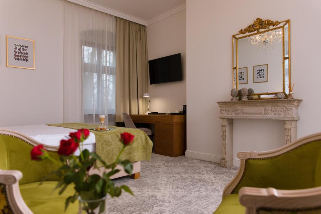 Pałac Mojęcice - 2