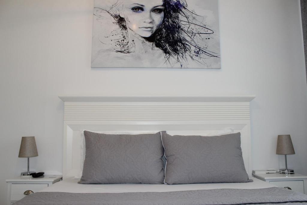 Luxury City Center Apartment – Romana - Resim 2