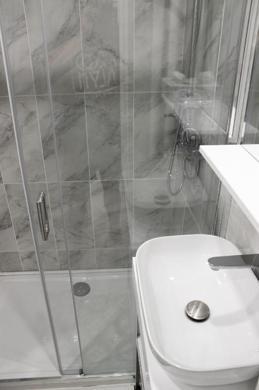 Luxury City Center Apartment – Romana - Resim 44