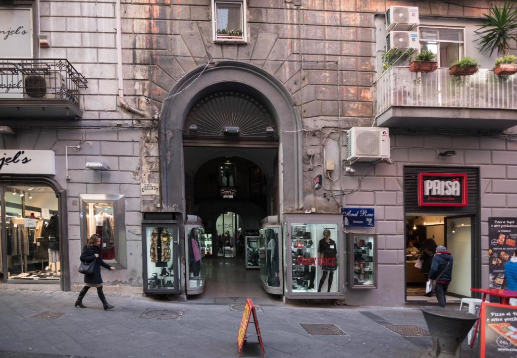 La Residenza Napoli Chiaia short let Apartment Superior Via Chiaia 82 - 5