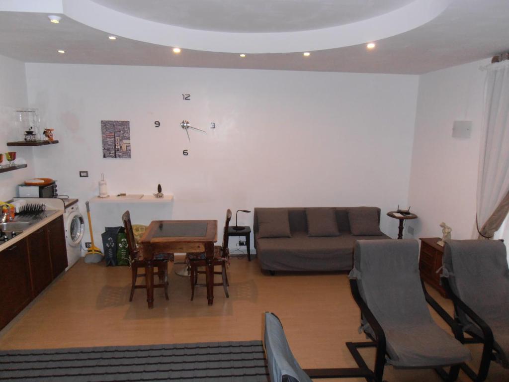 La Residenza Napoli Chiaia short let Apartment Superior Via Chiaia 82 - 18