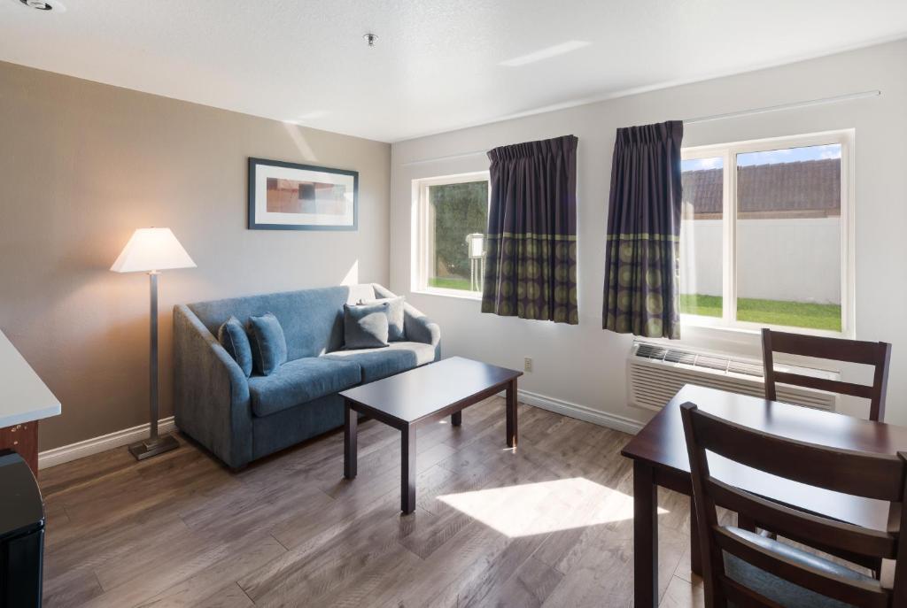 Red Lion Inn & Suites Kennewick Tri-Cities - 