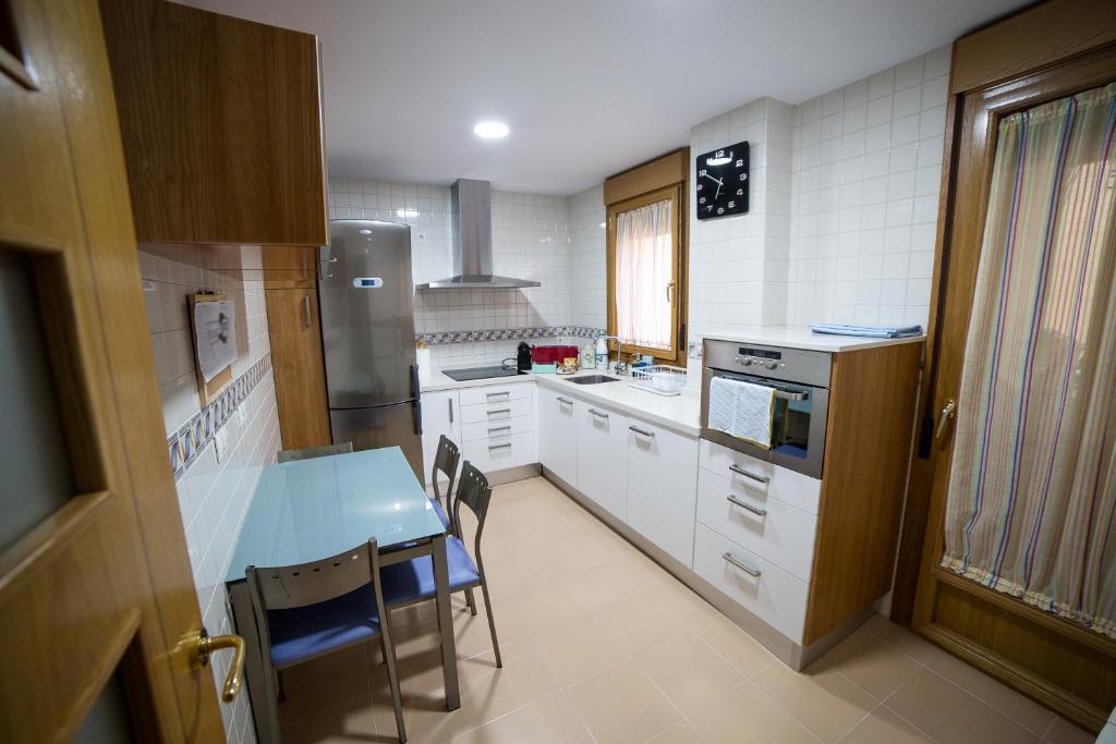 A kitchen or kitchenette at VUT Puro Sueño (Zurguen)
