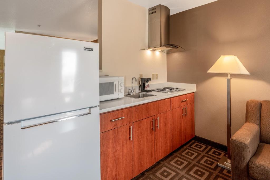Red Lion Inn & Suites Kennewick Tri-Cities - 