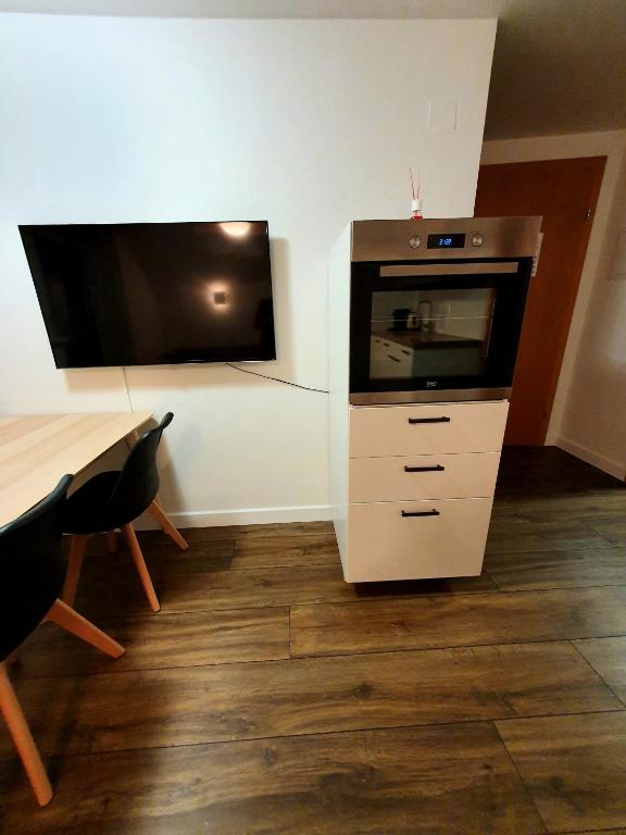 A kitchen or kitchenette at Alpen Apartment + Sauna und Netflix