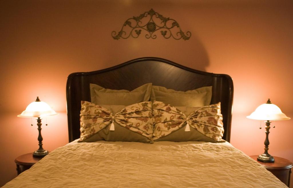 Pillow and Paddock B&B - Queen Suite