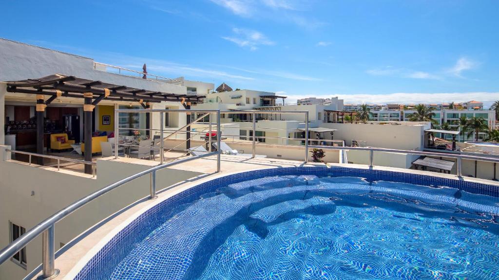 Nitta 2 bedroom Fantastic ocean Views with dipping pool and huge Deck