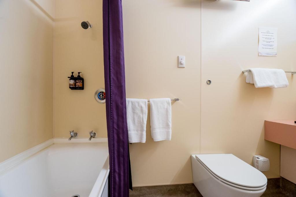 Koupelna v ubytování Hawea Hotel