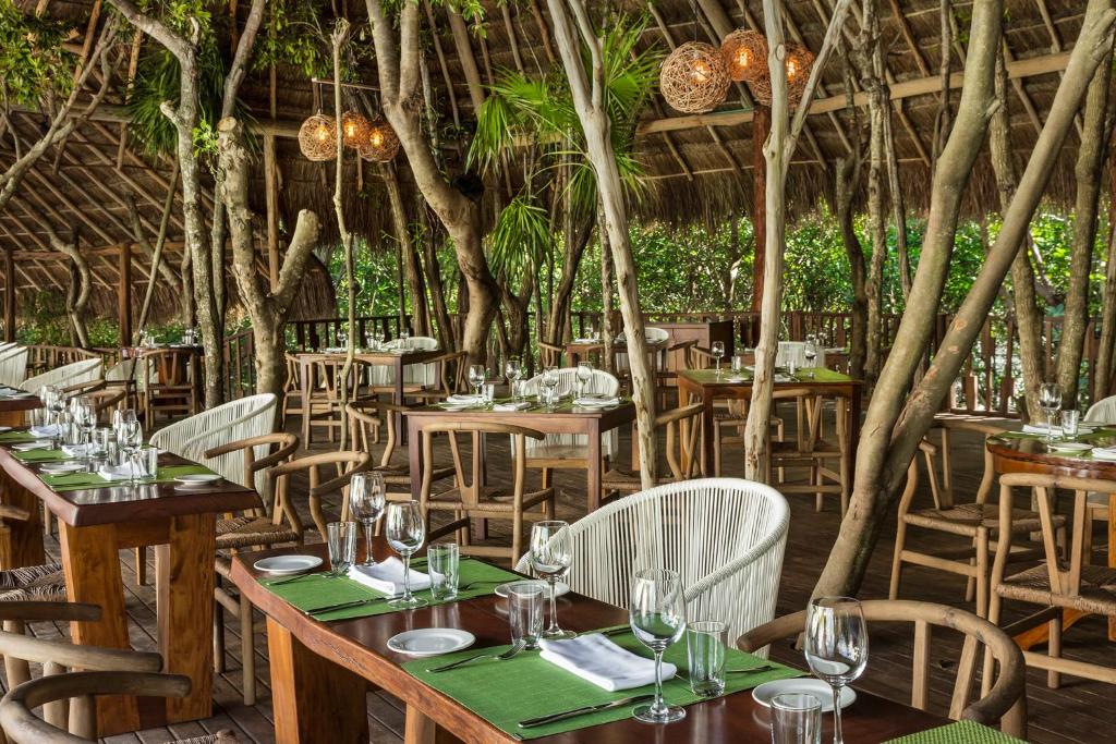 Karisma - Azul Beach Resort The Fives