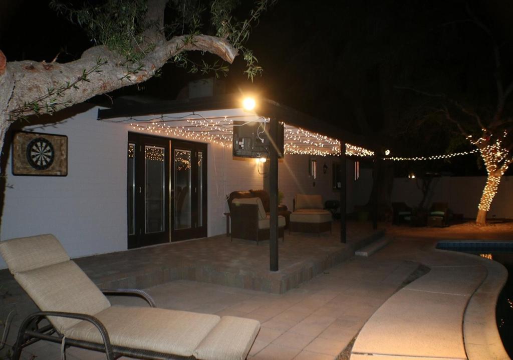 Patio nebo venkovní prostory v ubytování Tempe Escape with Heated Pool, Billiards & Firepit Fun
