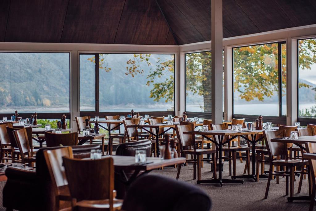 Výhled na řeku, která protéká v blízkosti hotelu