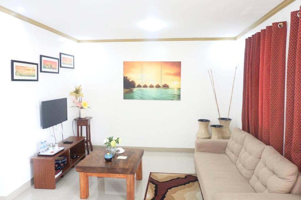 TV a/nebo společenská místnost v ubytování Patricios Apartelle Taguig