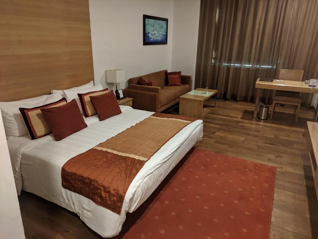 Postel nebo postele na pokoji v ubytování Fortune Select Global, Gurugram - Member ITC Hotels' Group