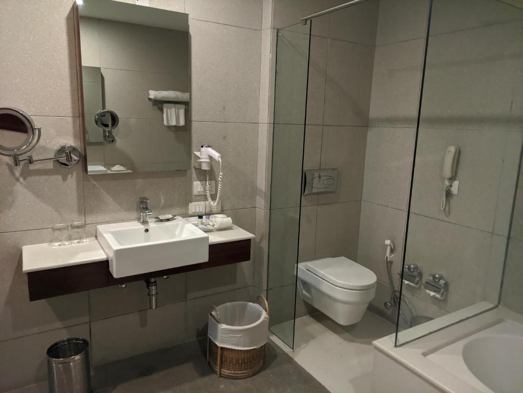 Koupelna v ubytování Fortune Select Global, Gurugram - Member ITC Hotels' Group