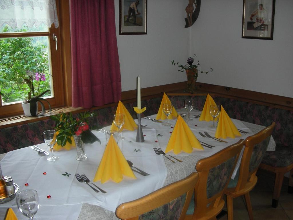 A restaurant or other place to eat at Gasthaus St. Valentin