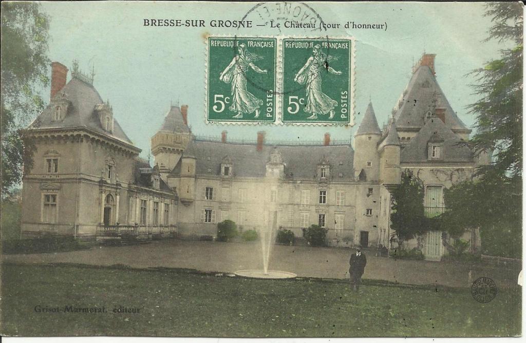 une ancienne photo d'un château avec une fontaine dans l'établissement Chateau de Bresse sur Grosne, à Bresse-sur-Grosne
