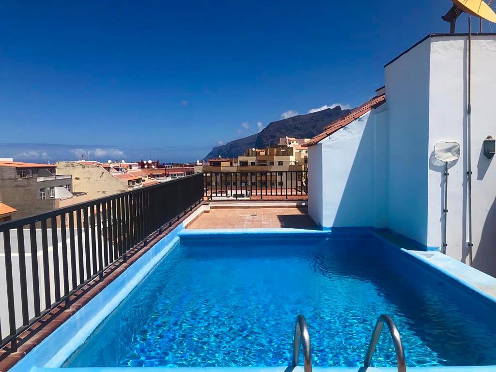 a swimming pool on the roof of a building at Los Angeles 3 Bed Apartment with Pool in Puerto de Santiago