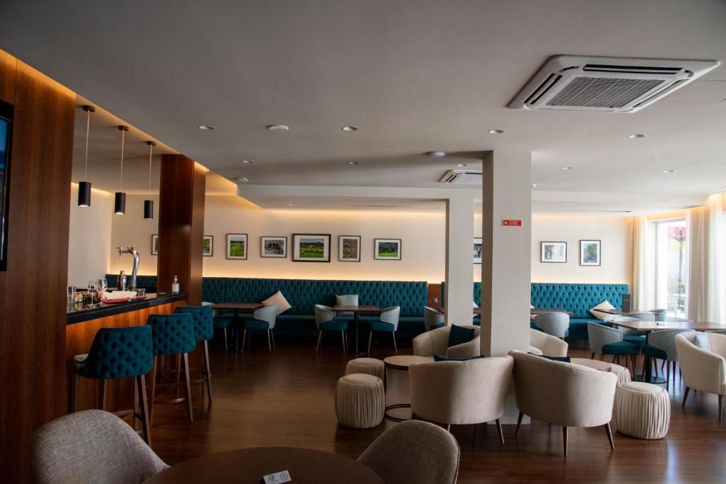 Uma rea de estar em Luna Hotel de Tbua