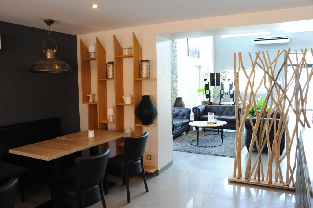 Posezení v ubytování Hôtel L'ange de la vallée