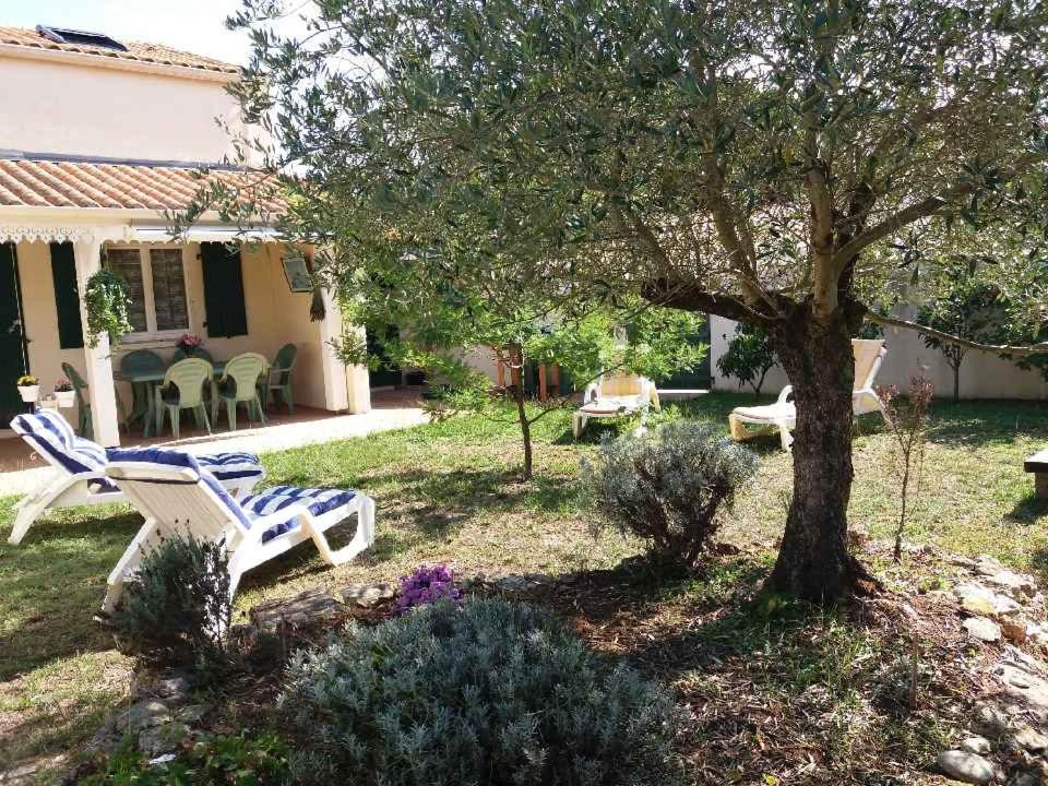 En have udenfor Le clos de la Plage - Villa vintage avec jardin privé - 5mn de la plage - 6 personnes