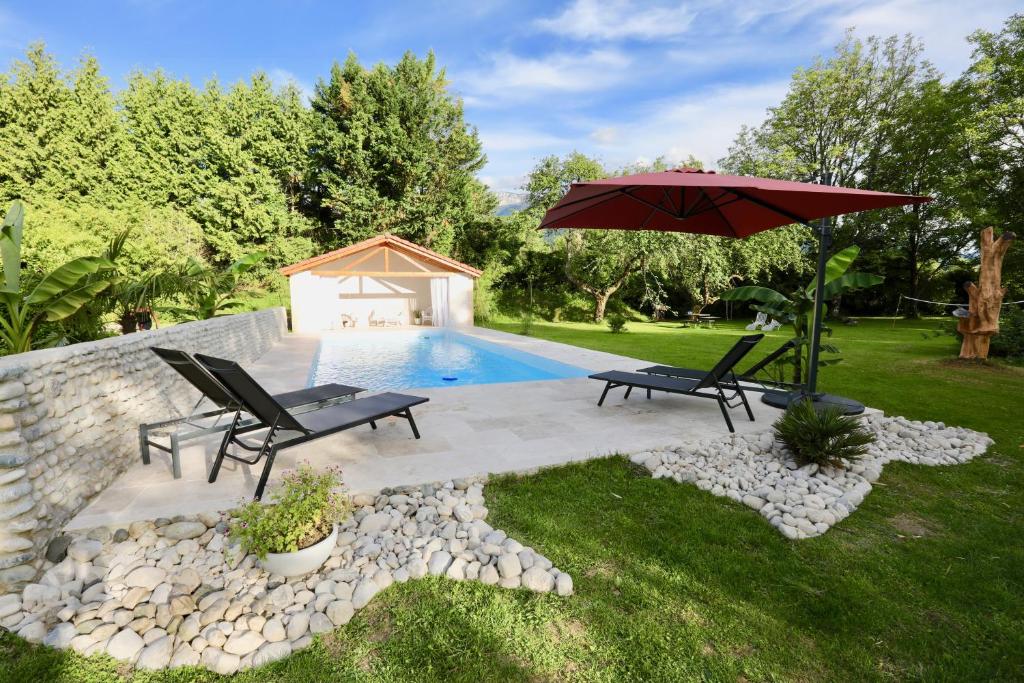 Bassein majutusasutuses Le Domaine Loft - Piscine - Jacuzzi - Parc või selle lähedal