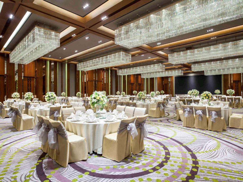 Pullman Ciawi Vimala Hills Resort 레스토랑 또는 맛집