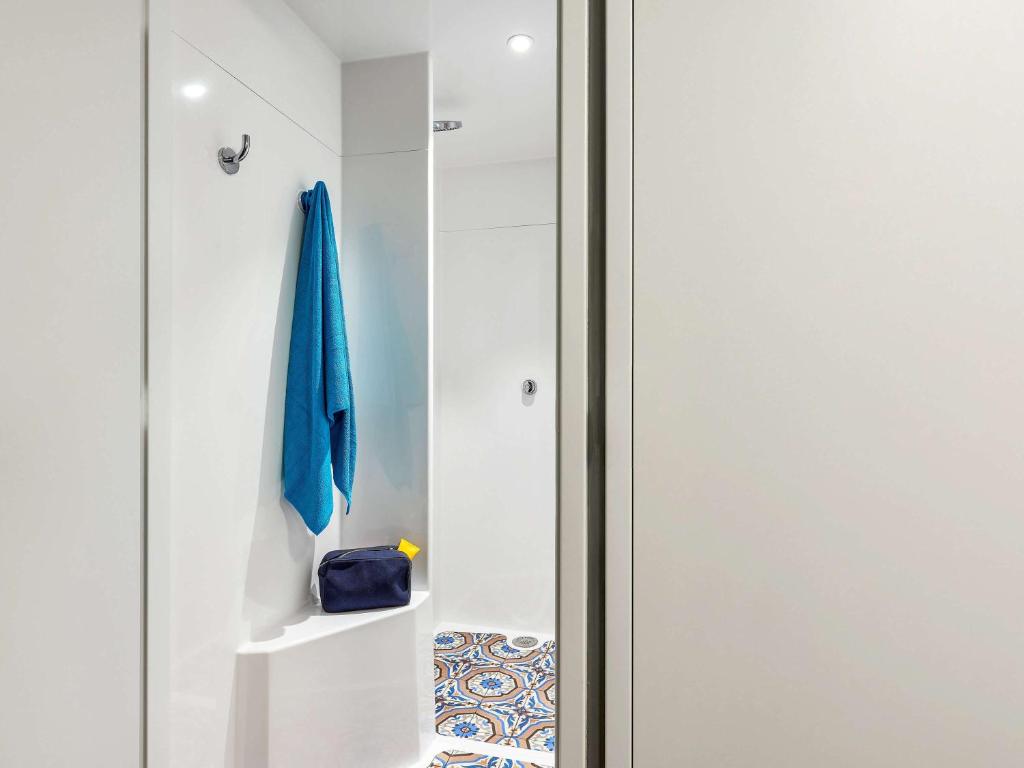 Koupelna v ubytování HOTEL F1 Lyon Genay Massieux