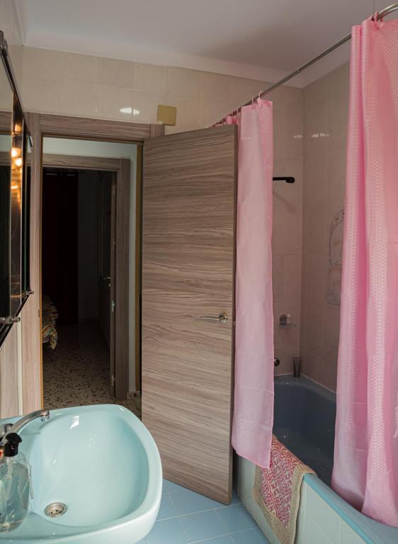 Koupelna v ubytování Casa Rural El Níspero