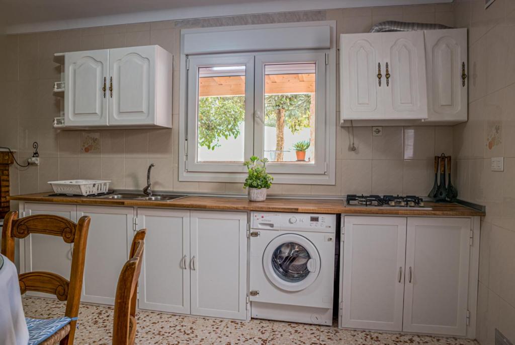 Kuchyň nebo kuchyňský kout v ubytování Casa Rural El Níspero