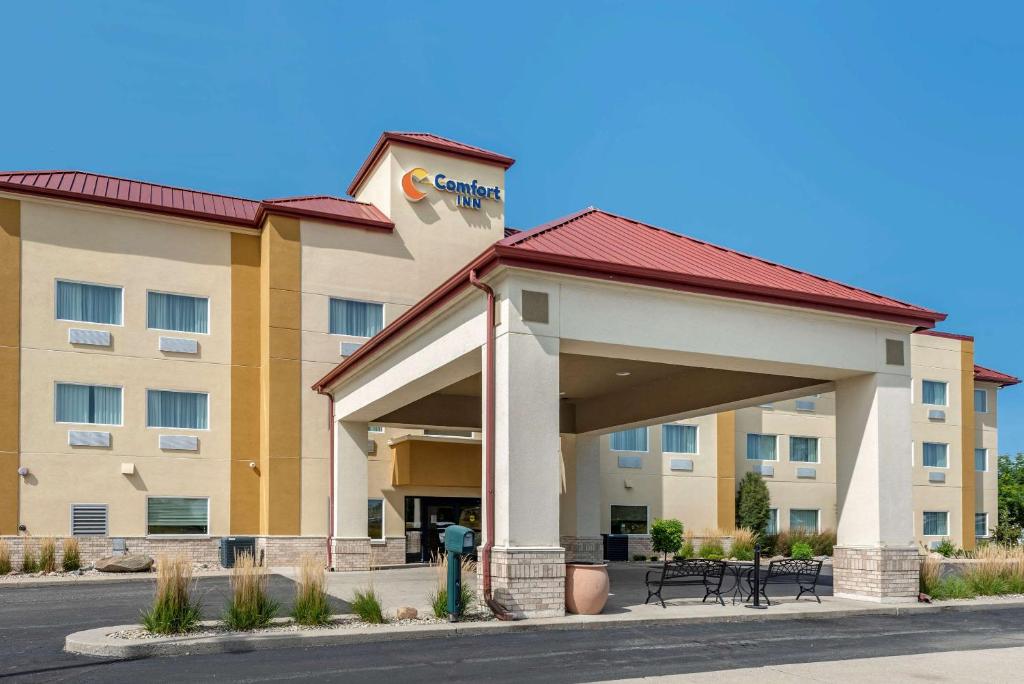 a hotel building with a fire hydrant in front of it at Comfort Inn Crawfordsville in Crawfordsville