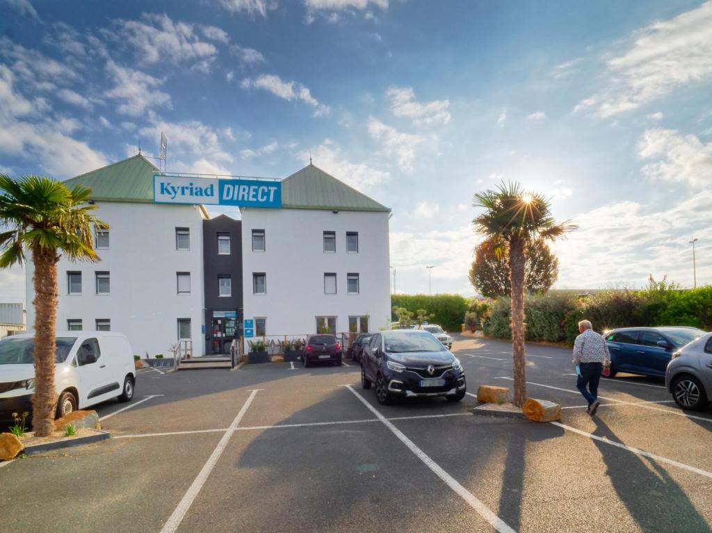 a parking lot in front of a hotel at Kyriad DIRECT Saint Brieuc - Parc des Expositions in Tregueux