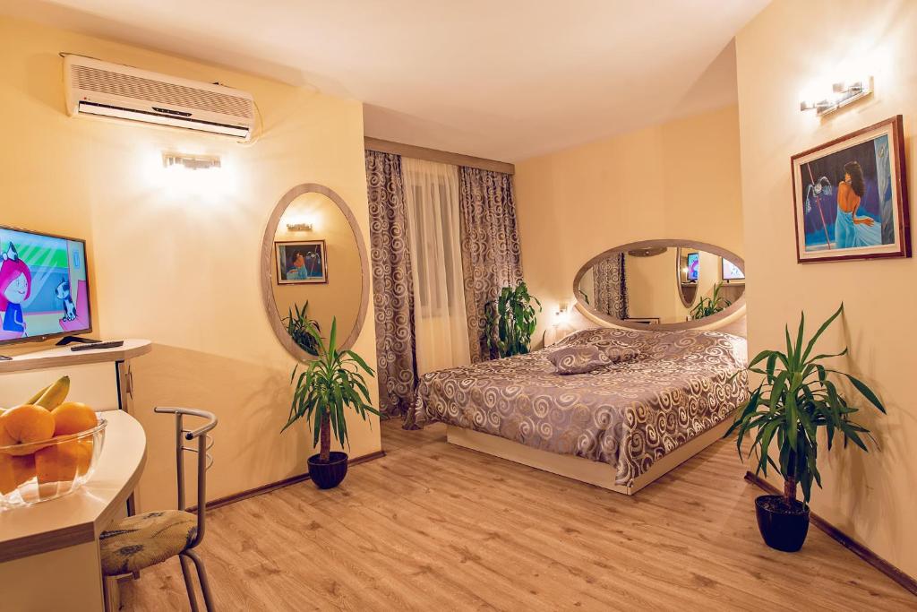 Llit o llits en una habitació de Hotel Color