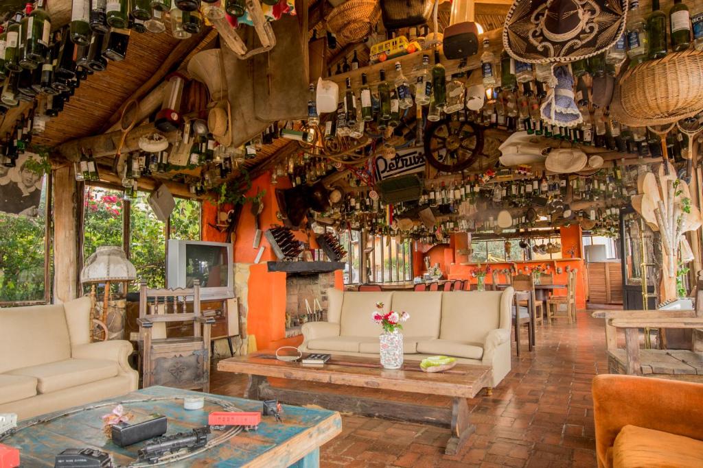 a living room filled with lots of pots and pans at Hacienda Flamingo in Villa de Leyva