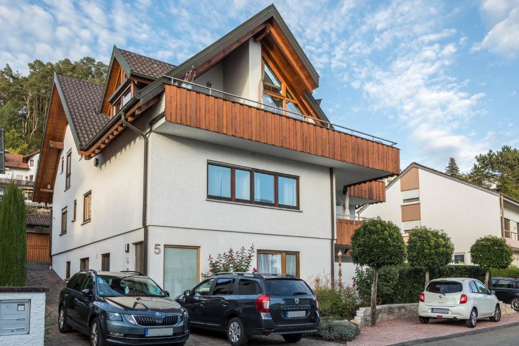 a house with cars parked in front of it at Ferienwohnung Mainau in Sipplingen