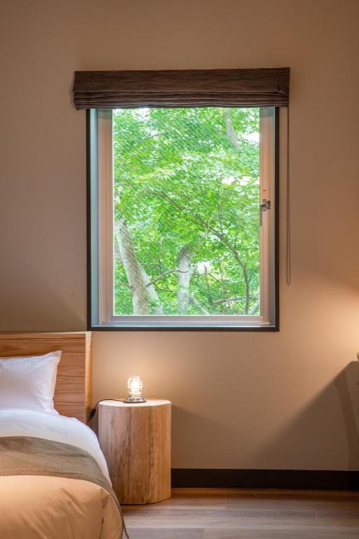 Postel nebo postele na pokoji v ubytování HOTEL KARUIZAWA CROSS