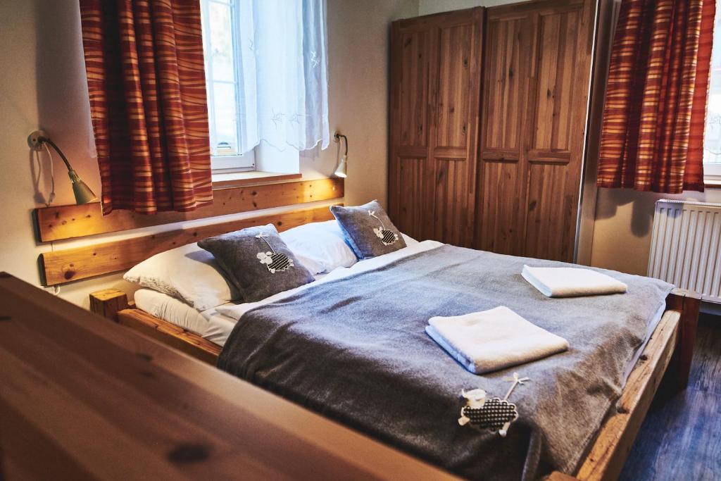 Postel nebo postele na pokoji v ubytování Apartmány Na Faře