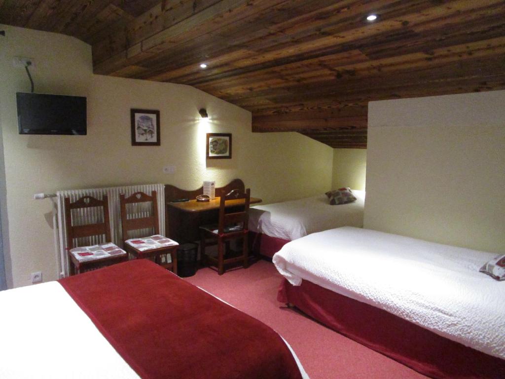Postel nebo postele na pokoji v ubytování Auberge de la Dranse