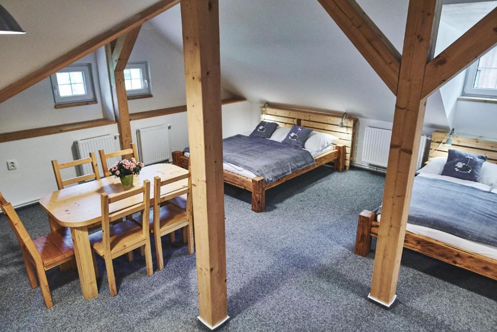 Postel nebo postele na pokoji v ubytování Apartmány Na Faře