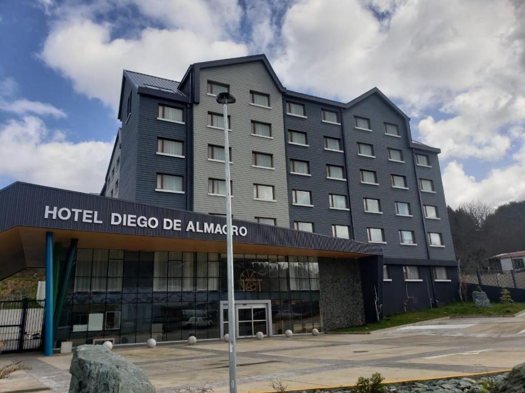 un hotel diego de albuquerque è mostrato di Hotel Diego de Almagro Castro a Castro