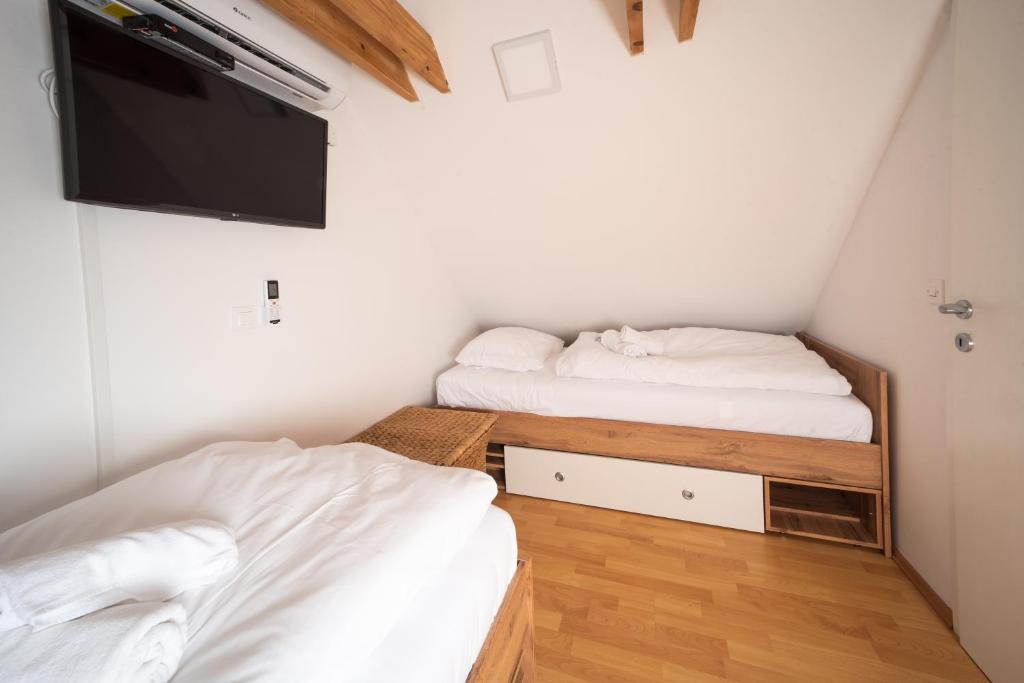 Postel nebo postele na pokoji v ubytování Villa Lara Terme Čatež 6 Thermal Riviera Tickets