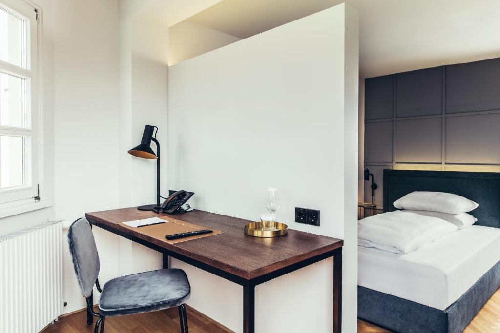 Letto o letti in una camera di Hotel Dermuth Klagenfurt