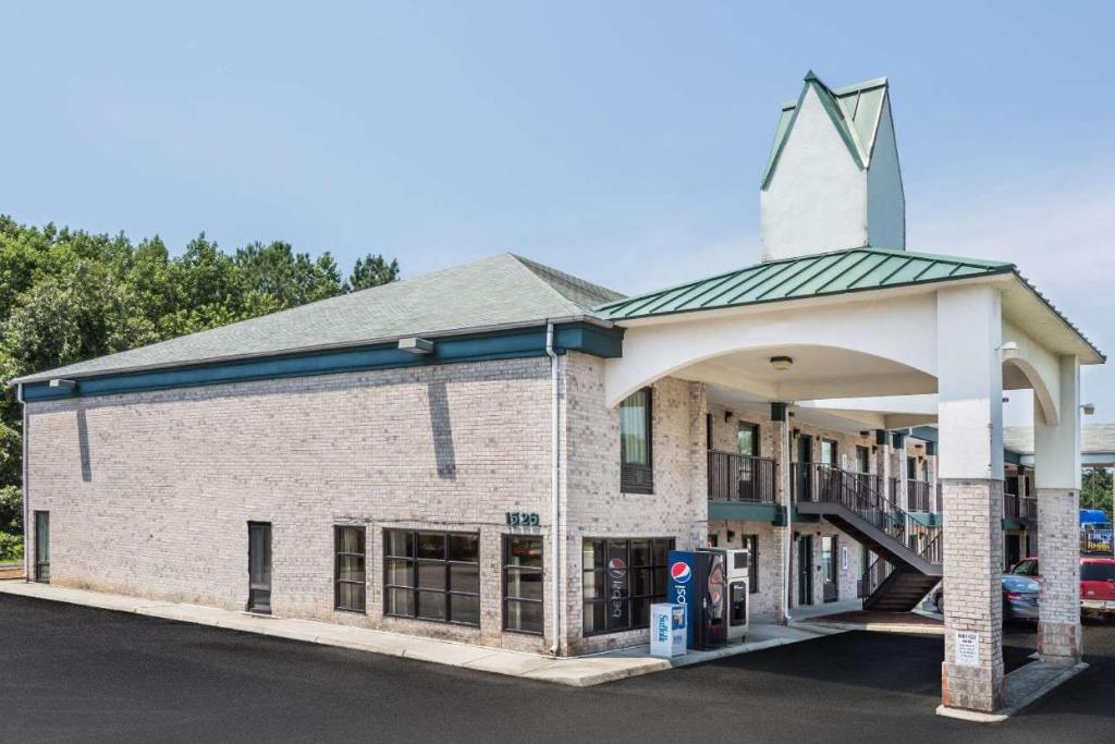 a building with a cross on top of it at Brentwood Inn & Suites in Suffolk