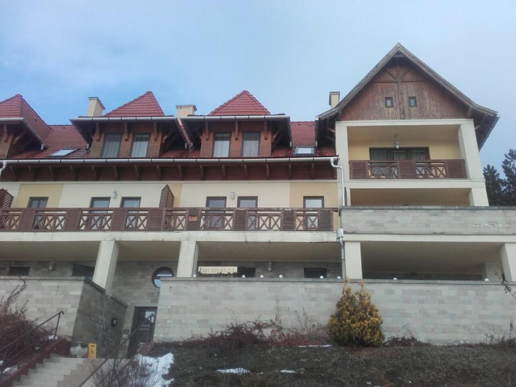 Chill Hill - Two-Bedroom Apartment