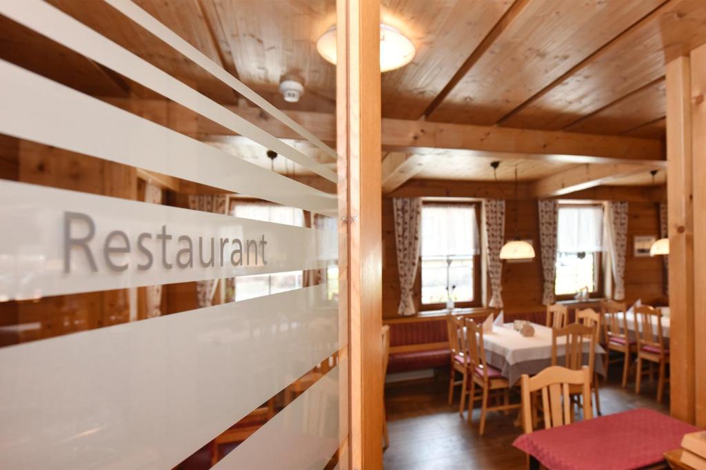 Restaurace v ubytování Gasthaus & Pension Alphorn