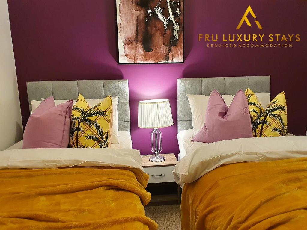 Fru Luxury Stays Serviced Accommodation -CITY STAR- Manchester 2 Bedroom Free Gated Parking & WIFI