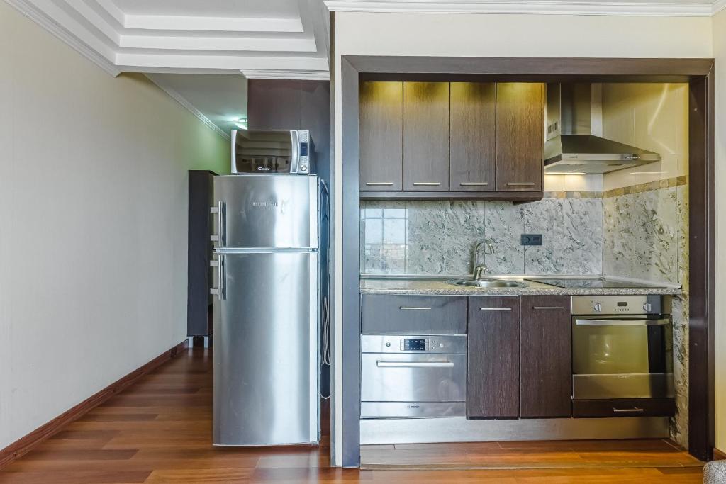 Kuchyň nebo kuchyňský kout v ubytování Orlando sea view apartment by AltamarHomes